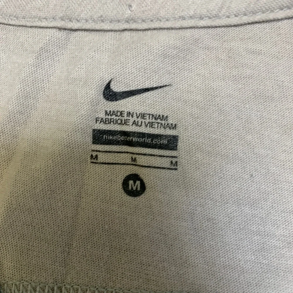 Nike T Shirt Womens Medium Gray V Neck Swoosh Logo Side Slit Performance Running